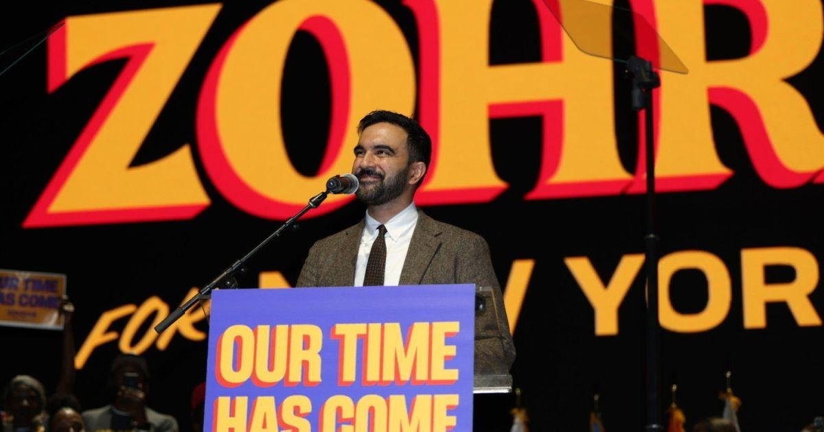 Zohran Mamdani faz história ao se tornar o primeiro prefeito muçulmano de Nova York