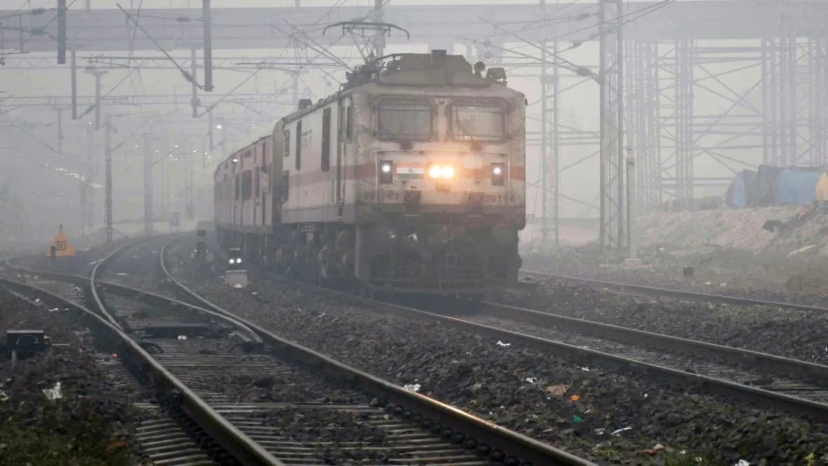 Uma mulher foi empurrada para fora de um trem em movimento em Kerala, em estado crítico