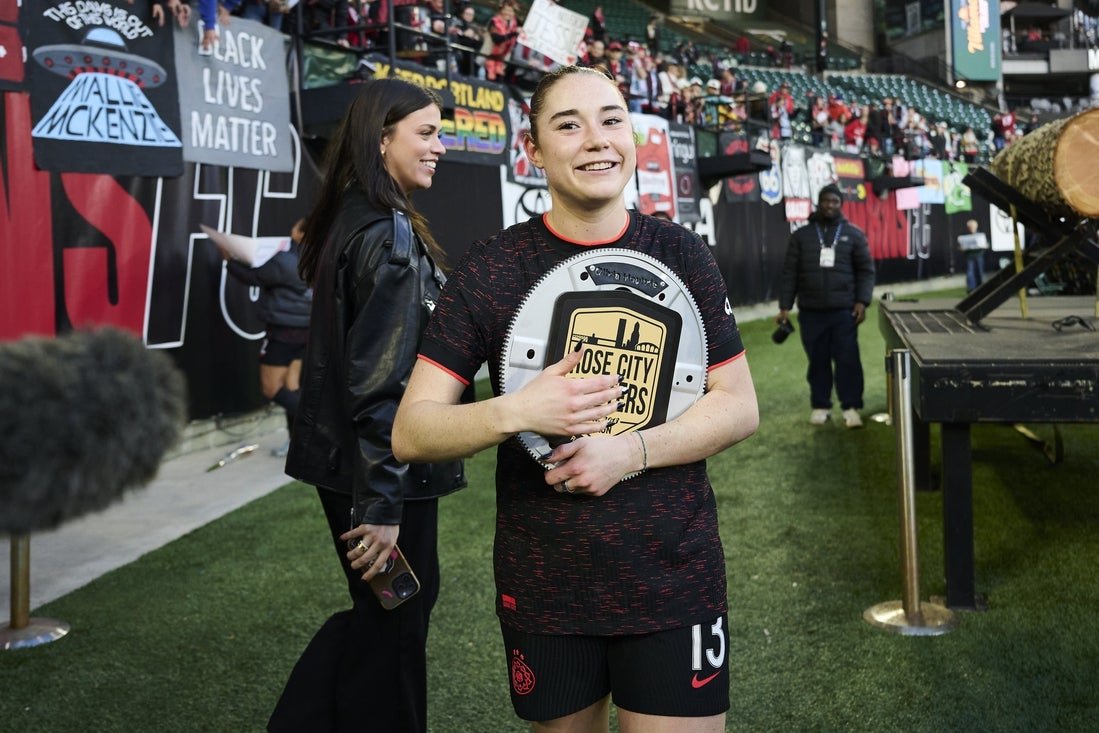 Thorns contrata a artilheira Olivia Moultrie para prorrogação de contrato