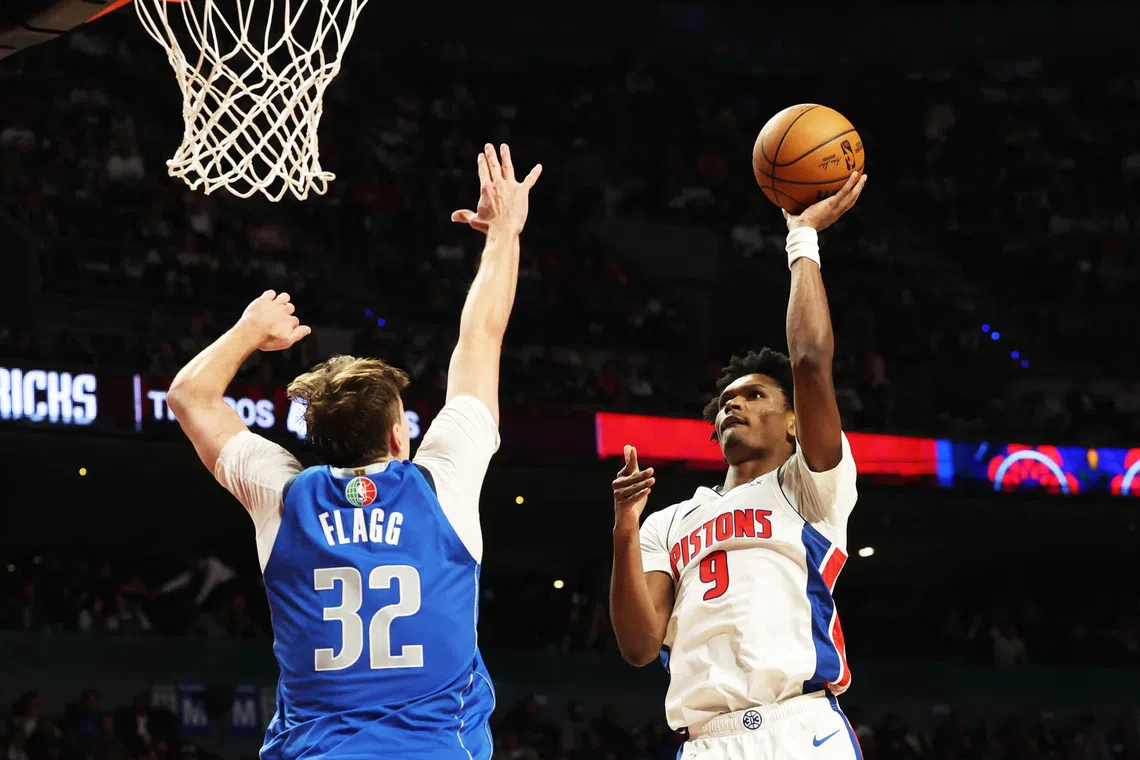 Pistons derrotaram Mavericks em meio às cores do Dia dos Mortos e rugidos da Cidade do México