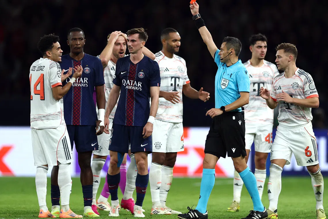 Diaz brilha e vê vermelho na vitória do Bayern sobre o PSG na Liga dos Campeões