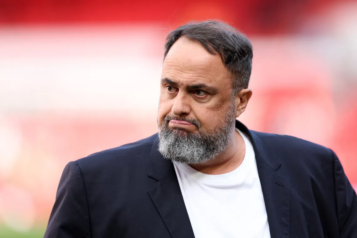 Proprietário do Nottingham Forest oferece apoio financeiro a torcedor de futebol esfaqueado em trem