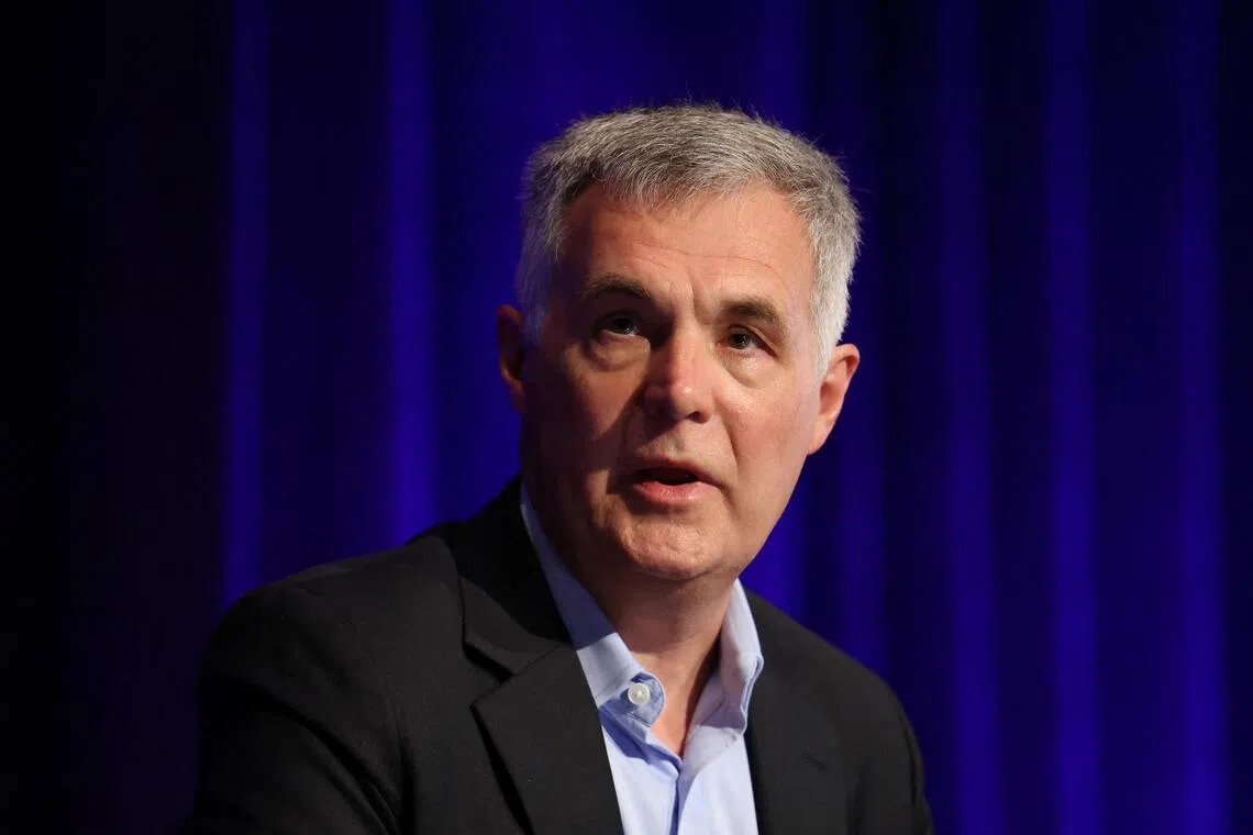 O CEO da Optus, de propriedade da Singtel, disse que não tem planos de renunciar em meio à intensa investigação sobre a interrupção mortal.