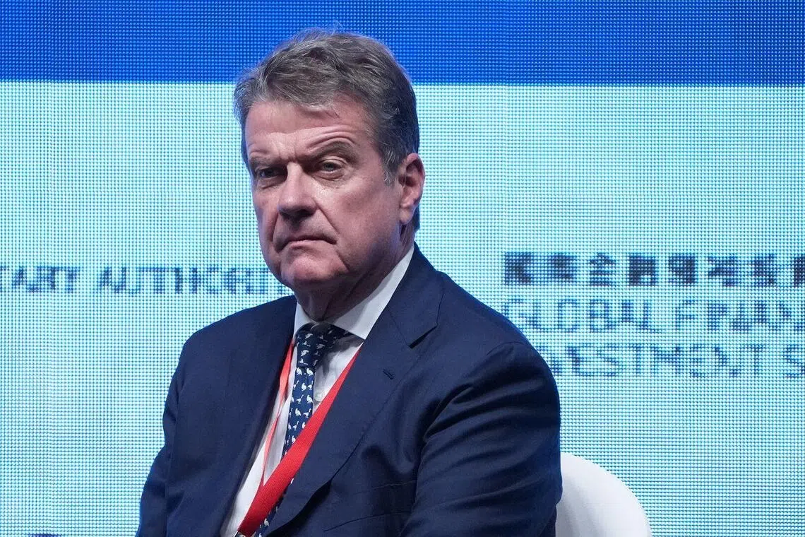 Presidente do UBS alerta que Suíça perderá vantagem para Hong Kong e Cingapura