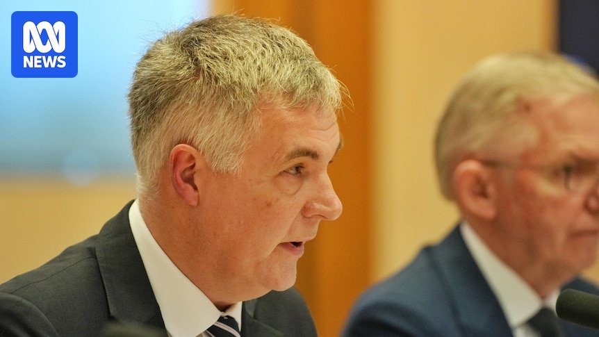 A Optus realizou 11 reuniões de crise antes de informar o governo sobre as mortes triplo 0.