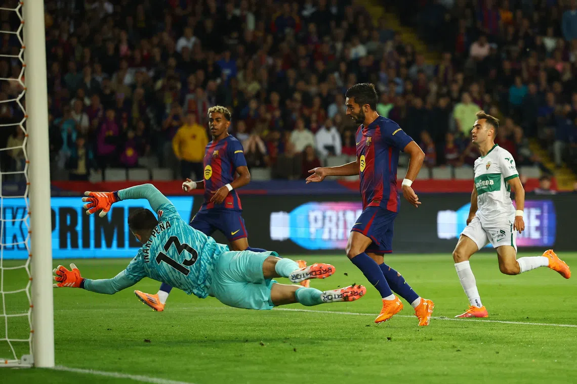 O Barcelona voltou às vitórias com uma vitória por 3-1 sobre o Elche.