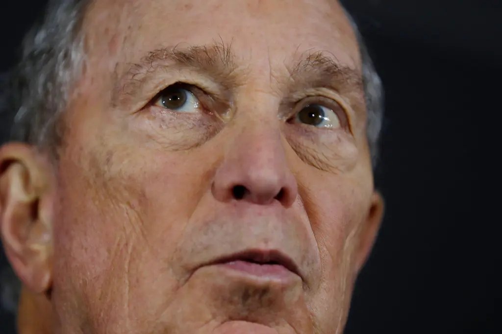 Michael Bloomberg está gastando muito na proibição do tabaco aromatizado em Denver.