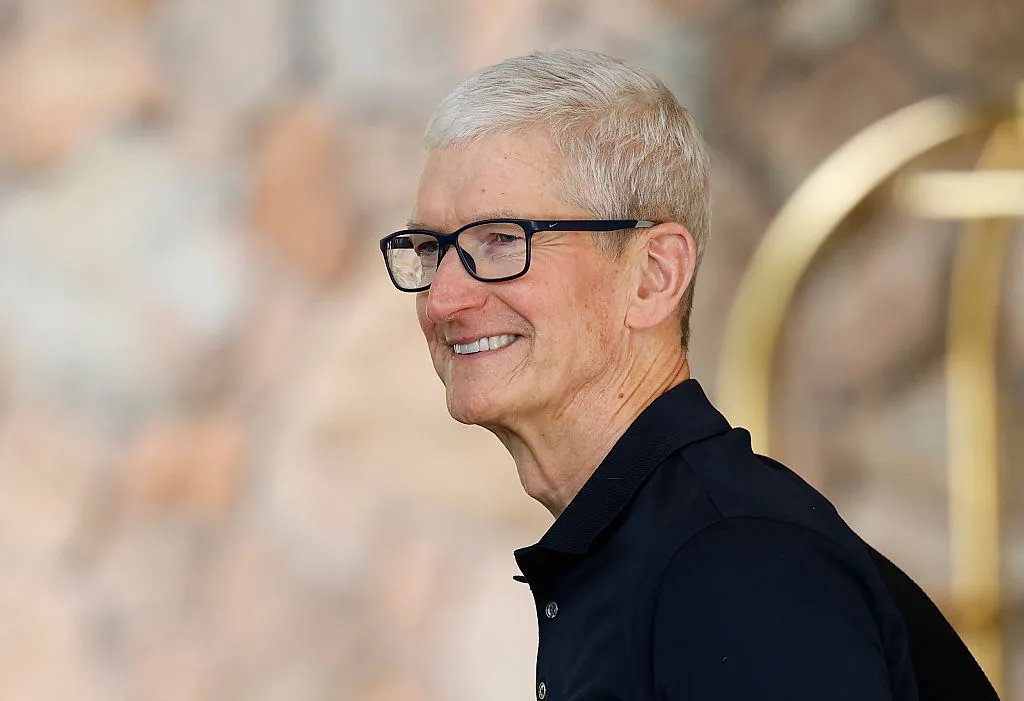 Tim Cook diz que a Apple está aberta a fusões e aquisições na área de IA