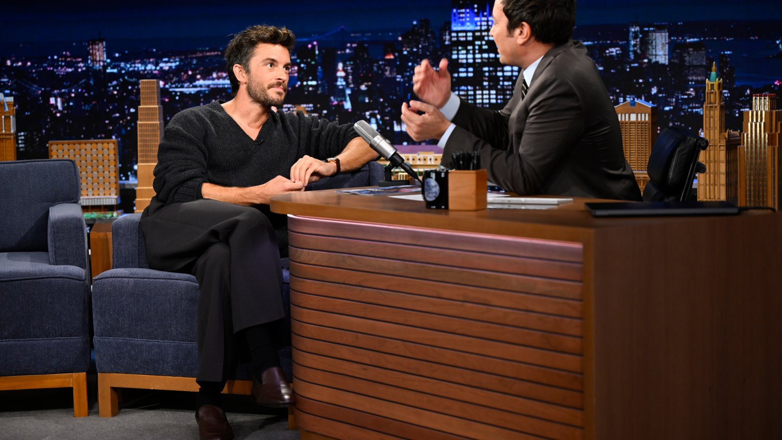 A estrela de ‘Wicket’ Jonathan Bailey é o homem mais sexy do ano