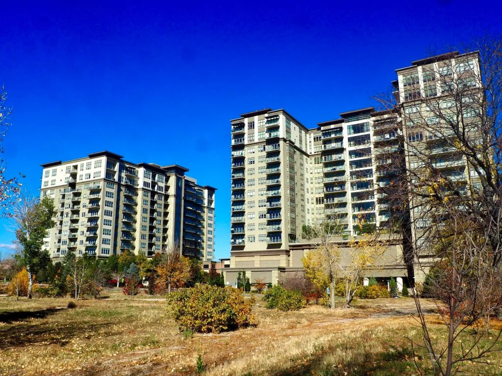 Greenwood Village aprova projeto habitacional em terreno baldio de 13 acres
