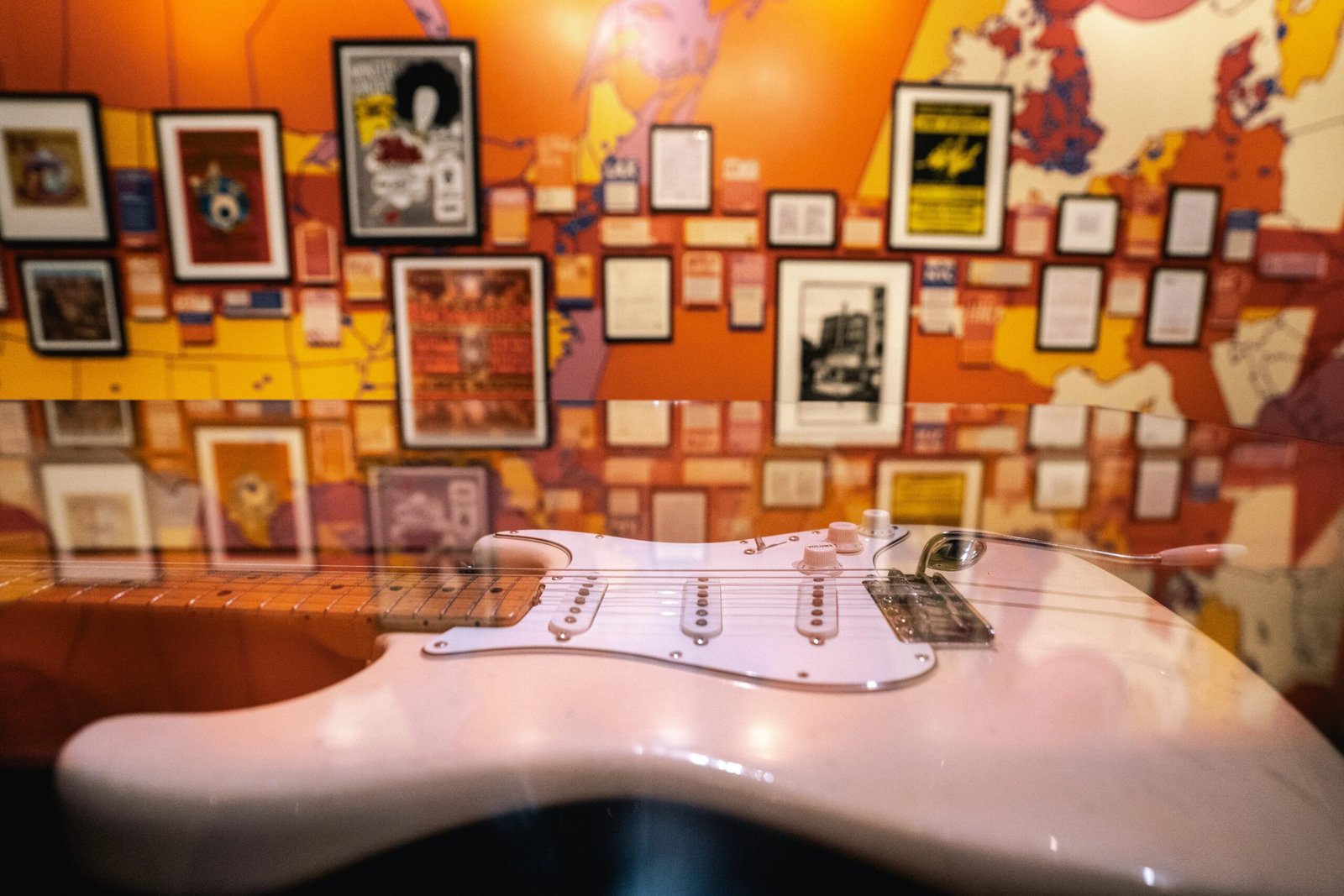 Por que a IA não pode substituir curadores culturais