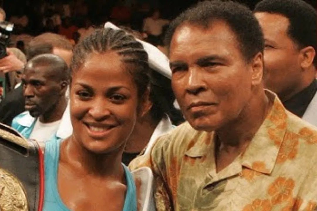 A filha de Muhammad Ali, Laila Ali, se apresenta para ajudar as pessoas afetadas pela paralisação do governo dos EUA.