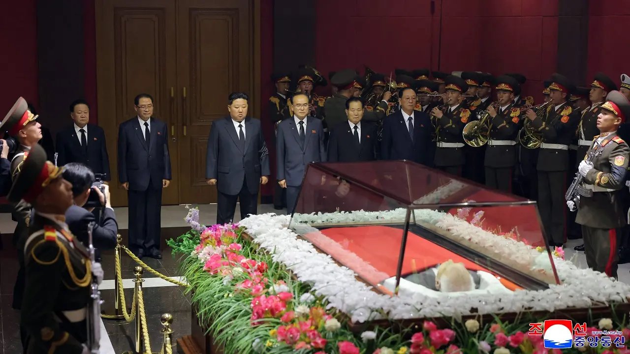 Coreia do Norte anuncia morte do chefe de estado cerimonial de longa data, Kim Yong Nam