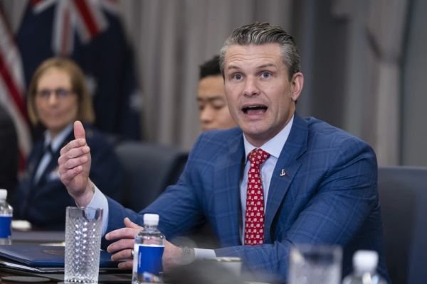 Hegseth “sussurra” sobre uma nova operação militar – EADaily, 4 de novembro de 2025 – Política, Oriente Médio