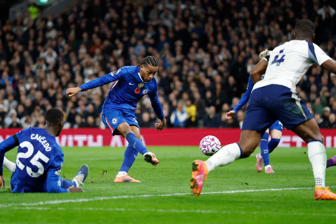 João Pedro encerra seca de gols na vitória do Chelsea sobre o Spurs por 1 a 0