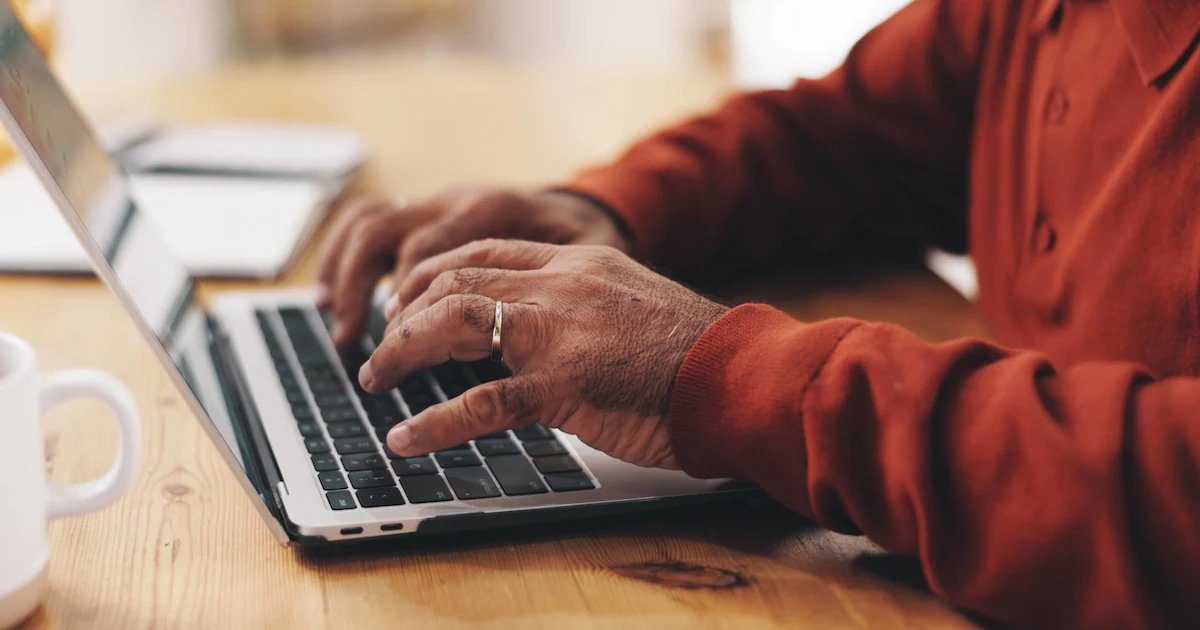 Enviados 80 currículos, mas sem resposta: homem de 61 anos desesperado para encontrar trabalho