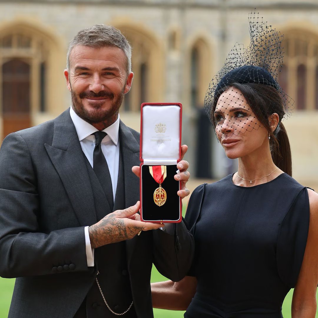 David Beckham reage ao receber o título de cavaleiro de Carlos III