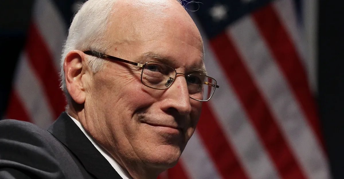 O legado final de Dick Cheney é a presidência imperial de Donald Trump