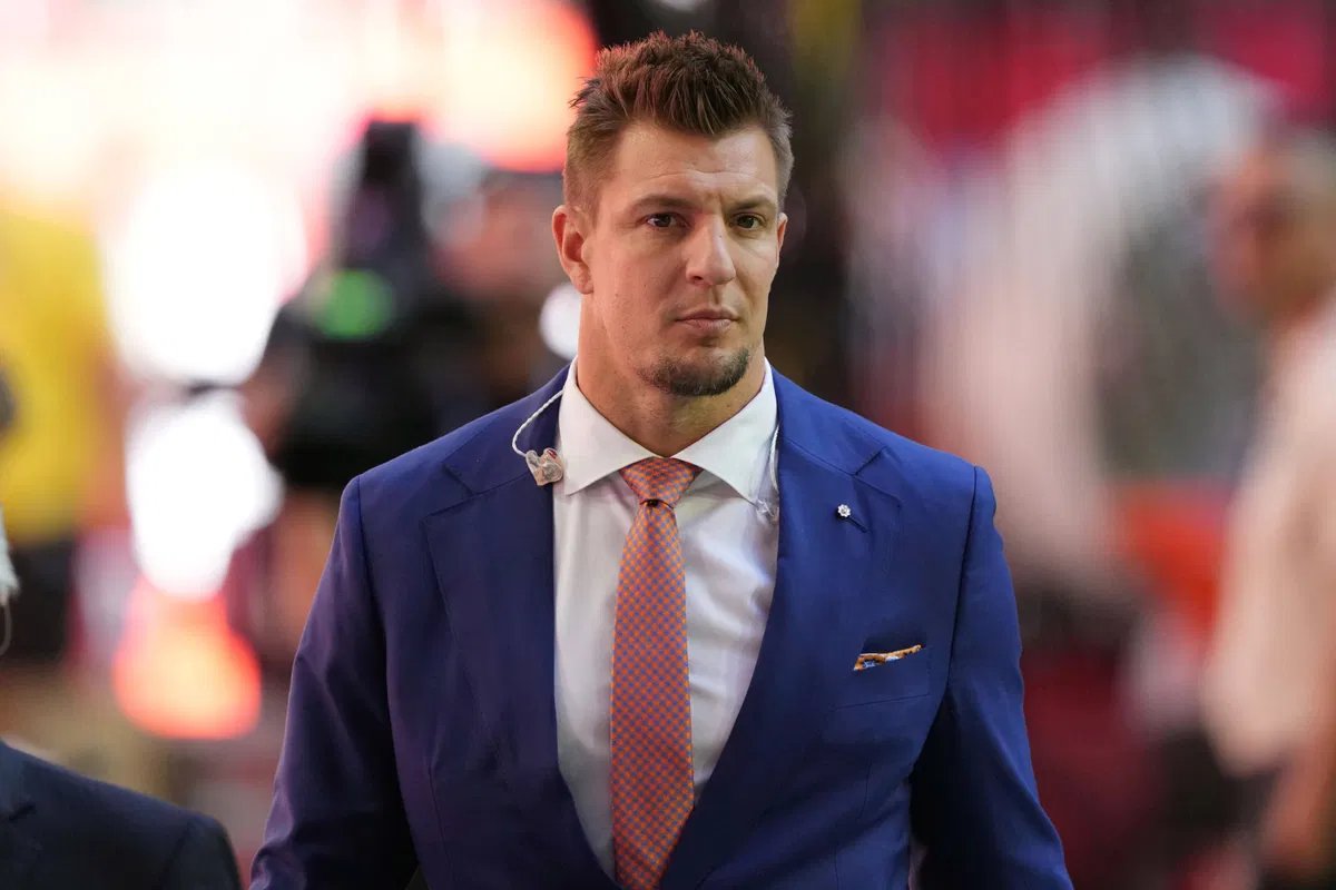 “RIP”: Condolências enquanto Rob Gronkowski lamenta a morte de Boston Legend