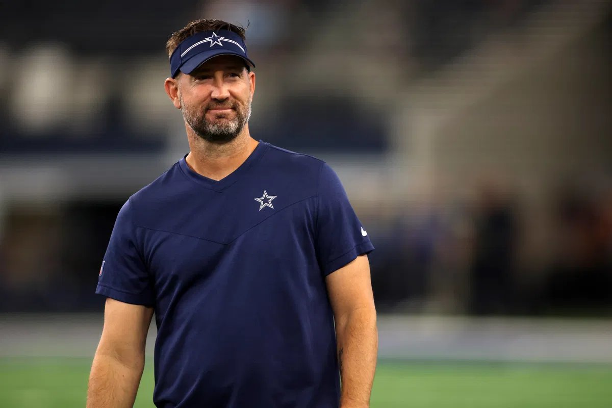 Brian Schottenheimer considera mudanças no elenco em meio às repetidas dores de cabeça com lesões dos Cowboys