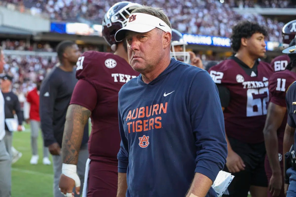 Qual é a aquisição de Hugh Freeze? Quanto será devido a Auburn se eles o despedirem após o constrangimento em Kentucky?