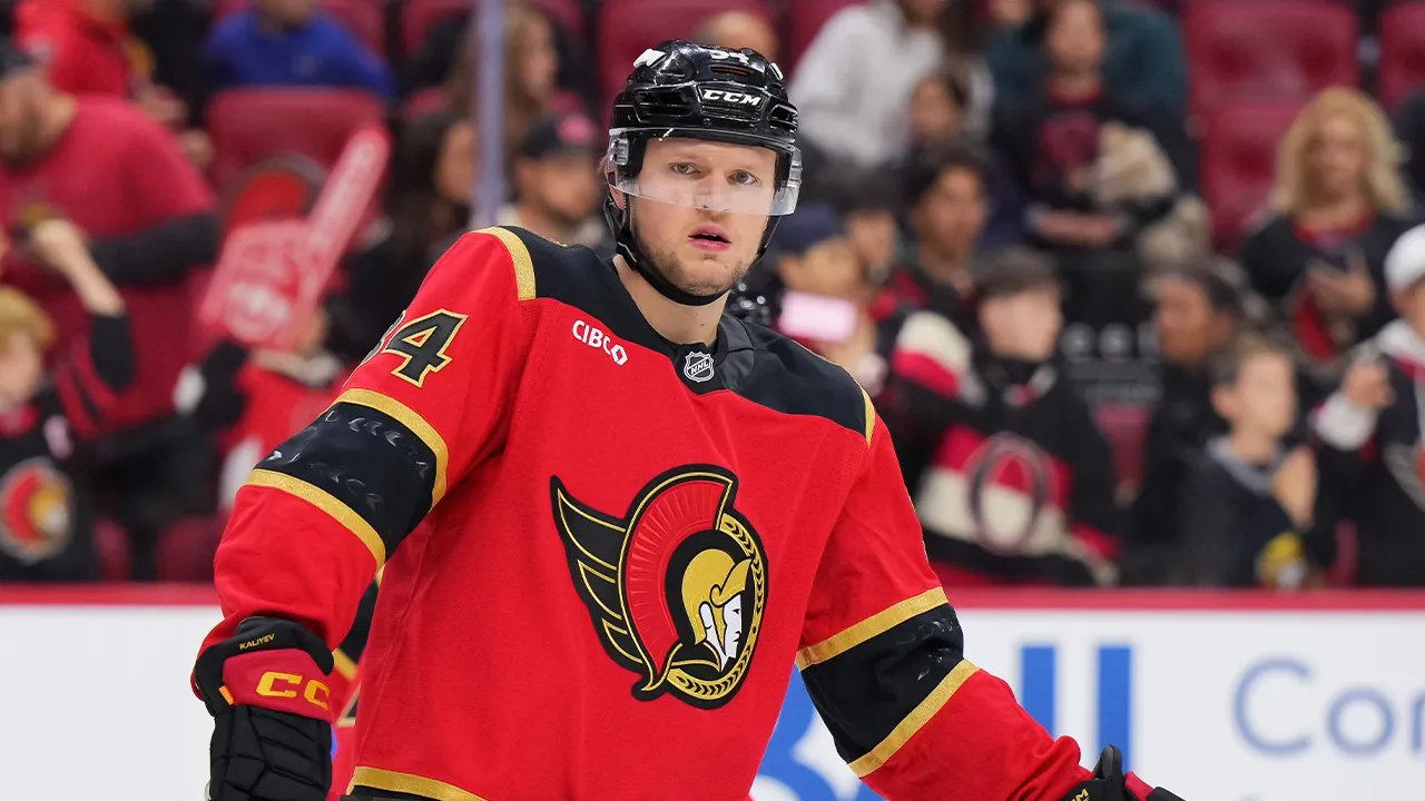 Jogador da NHL Arthur Kaliyev acusado de fraude massiva para financiar jogos de azar