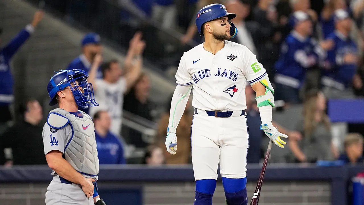 Bo Bichette acerta home run no jogo 7 da World Series