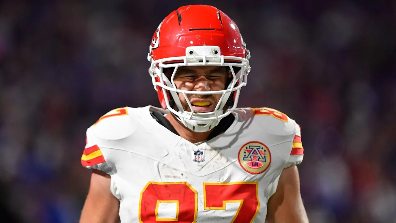 Travis Kelce levou um grande golpe do linebacker do Bills