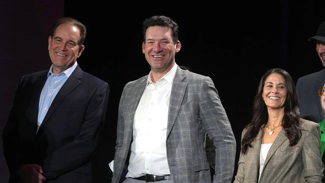 Os barulhos estranhos de Tony Romo estão perturbando os fãs da NFL