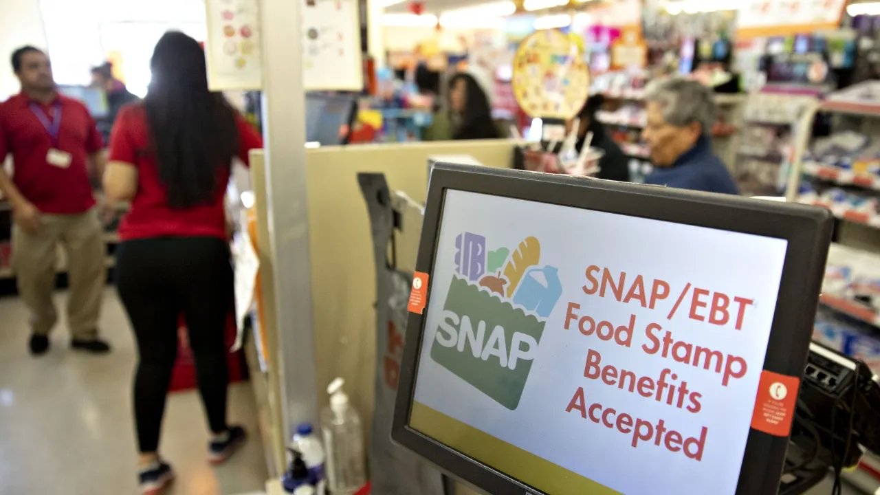 Gráficos: A paralisação do governo ameaça os benefícios do SNAP para 42 milhões de americanos