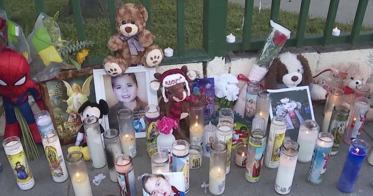 Pais e avó acusados ​​de assassinato depois que o bebê foi encontrado em um refrigerador cheio de gelo no condado de Los Angeles