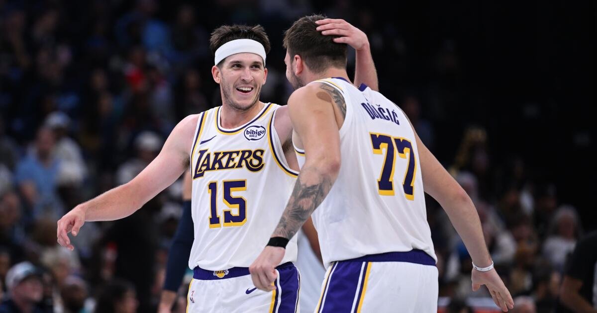 Luka Doncic e Austin Reaves jogaram pelo Lakers contra o Trail Blazers.