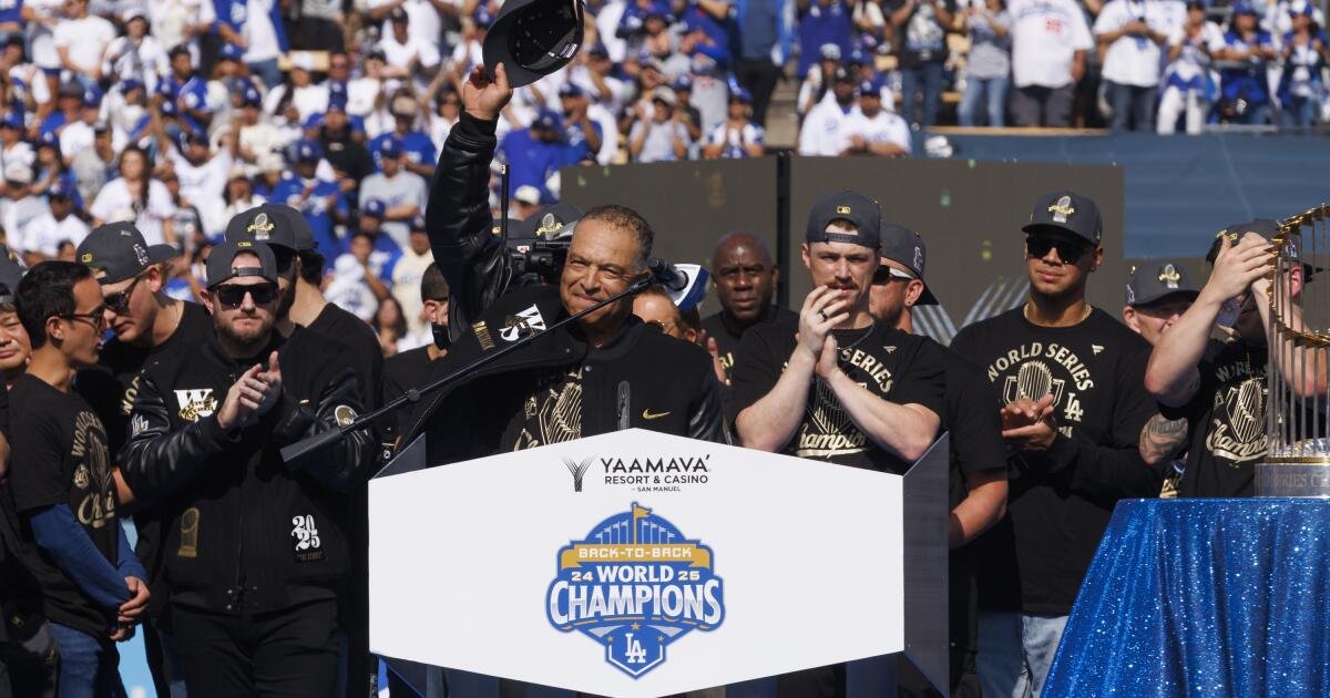 Os Dodgers comemoram a repetição do título da World Series com outro rali no estádio