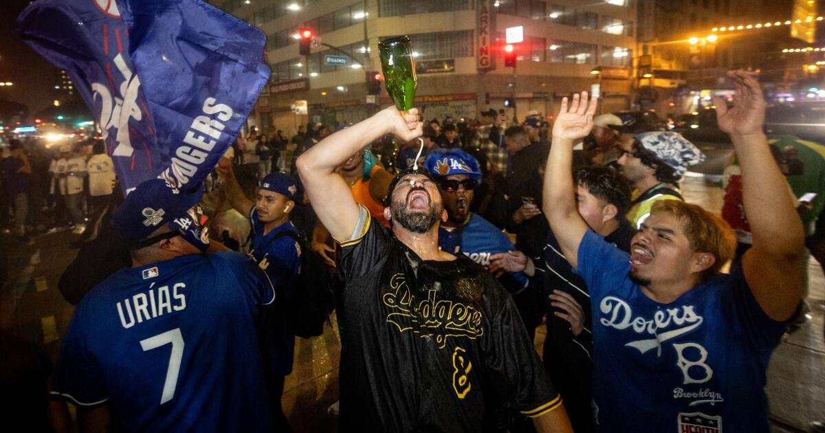 FOTO: Los Angeles comemora o primeiro campeonato consecutivo dos Dodgers na World Series