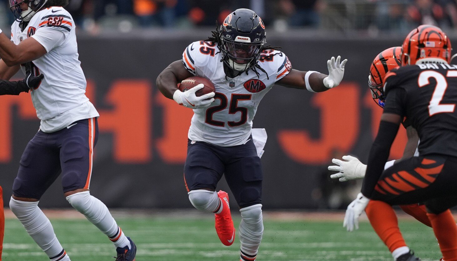 O novato da sétima rodada do Bears, Kyle Monanga, foi o primeiro a brilhar